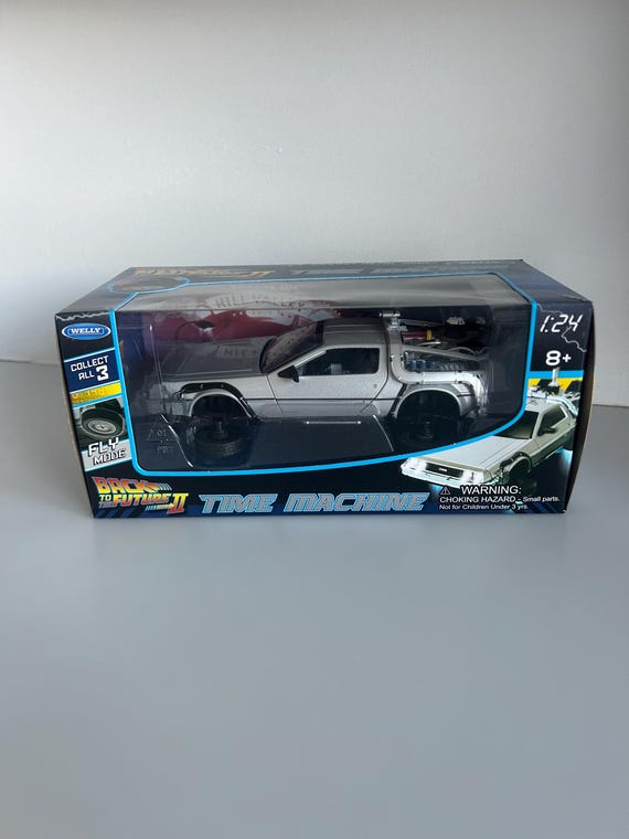 Back to the Future Flying Delorean – 1:24 Diecast Time Machine