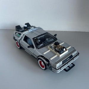 Tillbaka till framtiden del III DeLorean – Diecast-bil i skala 1/24 – Filmreplika och samlarobjekt – Detaljerad metallmodell