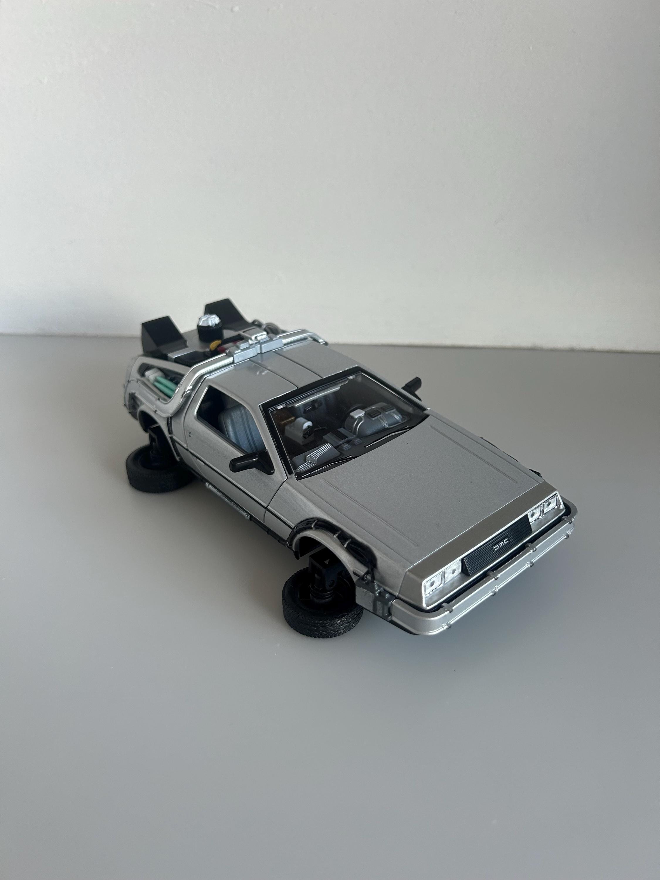 Back to the Future Flying Delorean – 1:24 Diecast Time Machine