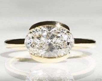 Anillo de compromiso con moissanita ovalada de 3 quilates, oro amarillo sobre plata de ley