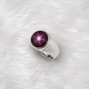 Anillo de rubí estrella púrpura, anillo de plata con rubí estrella redondo, anillo llamativo de piedra preciosa natural, anillo de cabujón de plata esterlina, joyería celestial