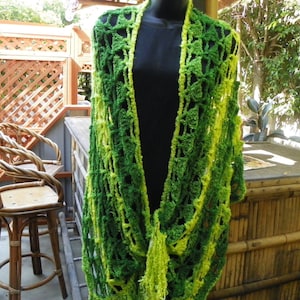 Impresionante chal verde, regalo perfecto para esa persona especial, listo para enviar