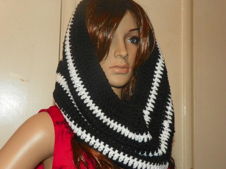 Cowl and Fingerless Gloves Pick from the Cowl or the Set Black and White image 3