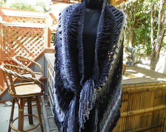 Elegante Black and White Shawl   Perfect for a Gift Ready to Ship