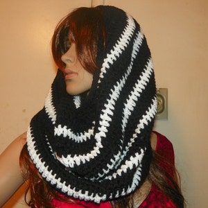 Cowl and Fingerless Gloves Pick from the Cowl or the Set Black and White image 5