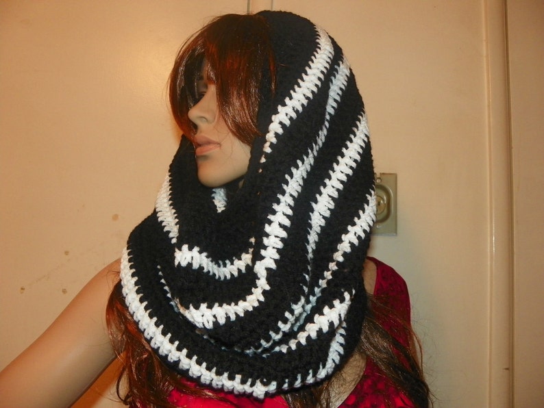 Cowl and Fingerless Gloves Pick from the Cowl or the Set Black and White image 5