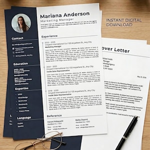 Op de afbeelding: Een cv en sollicitatiebrief op een houten oppervlak, met een pen, een bril en kleine potplanten. Het cv is voor Mariana Anderson, een Marketing Manager, en bevat contactgegevens, opleiding en expertise.