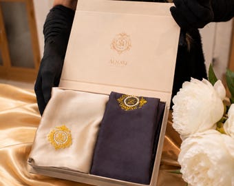 Conjunto de Máscara de Dormir em Seda Mulberry – Bordado com Brasão Swarovski 22 Momme, Luxo Feito à Mão