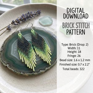 Op de afbeelding: Een paar kralenoorbellen met franjes in een kleurverloop van donkergrijs naar licht limoengroen. De tekst luidt: DIGITAL DOWNLOAD BRICK STITCH PATTERN, Type: Brick (Drop: 2), Width: 11, Height: 18, Fringe: 26, Bead size: 1.6 x 1.2 mm, Finished size: 1.8 x 5.6 cm, Total beads: 322.
