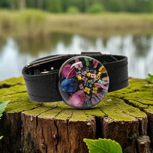 Naturinspirerat läderarmband med riktiga blommor, hartssmycken, armbandsur, unik handgjord hantverksgåva