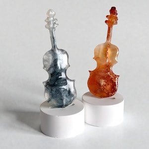 Broche de violonchelo, joyería de resina, pin de violín, regalo para profesor de música, lindos pines, orquesta en miniatura, cielo azul, graduación, estudiantes, regreso a clases
