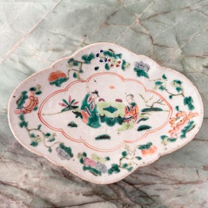 Qing Dynasty Famille Rose Pedestal Dish