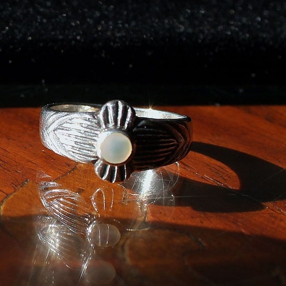 SALE Mother of Pearl Crossed Sterling Silver Ring - image 2