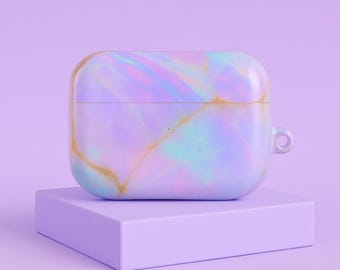 Funda para AirPods inspirada en el ópalo iridiscente (AirPods 3, AirPods 4, AirPods Pro 1, AirPods Pro 2). Diseño con vetas doradas de mármol y estilo Mermaidcore en tonos pastel.