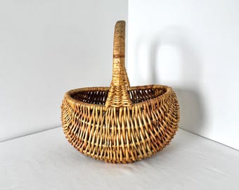 Vintage Wicker Gathering Basket – Handwoven Rattan Market Basket with Wrapped Handle, Cottage Farmhouse Decor