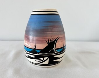 Vintage Signed Navajo Pottery Vase – Hand Painted Southwestern Ceramic, 5.5” Native American Decor