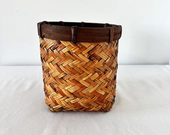 Vintage Woven Bamboo Basket Cachepot – Wood-Banded Rim, Removable Fabric Liner, Japan-Style Storage Basket