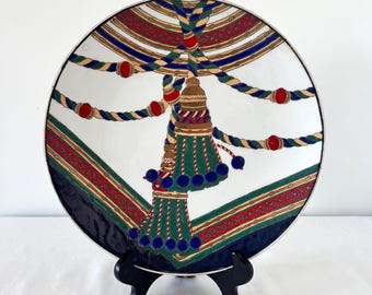 Vintage Kutani Ware Plate – Hand-Painted Tassel Design, Shōwa Era Porcelain