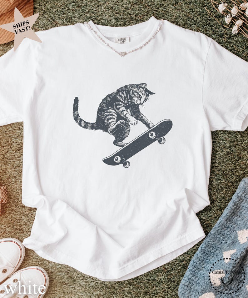 Camiseta de gato patinando, camiseta vintage de gato con colores cómodos, regalo divertido de cumpleaños para patinadores y amantes de los gatos. White