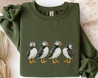 Sweter z maskonurem – uroczy sweter z ilustracją ptaków, długi rękaw, okrągły dekolt, przytulny prezent dla miłośnika natury, sweter z akwarelowymi ptakami