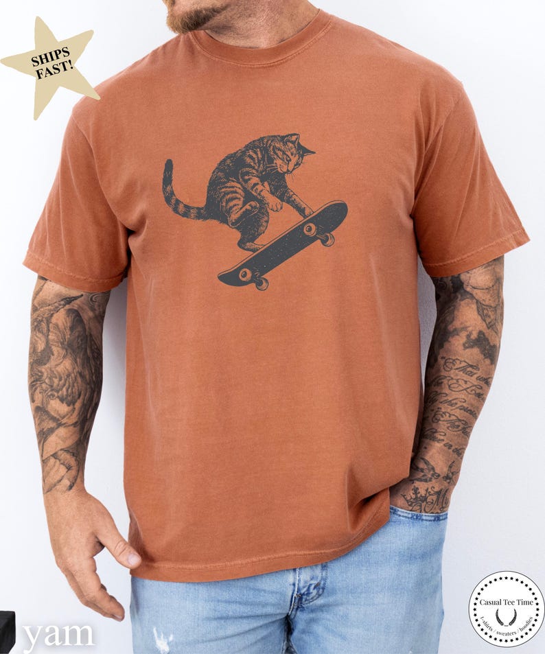 Camiseta de gato patinando, camiseta vintage de gato con colores cómodos, regalo divertido de cumpleaños para patinadores y amantes de los gatos. Yam