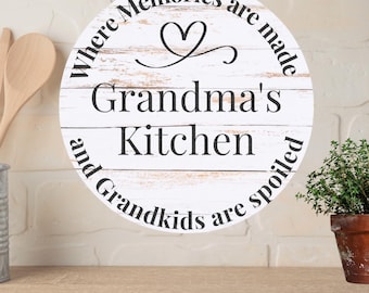 Personalisiertes rundes Holzschild - Omas Küche - Großmutter, Nana, Mema, Memaw, Grammy