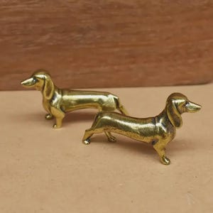 Brass Dachshund Statue Ornament – 1pc Decorative Dog Figurine Sculpture for Home Decoration, Living Room, Study, Office Desk