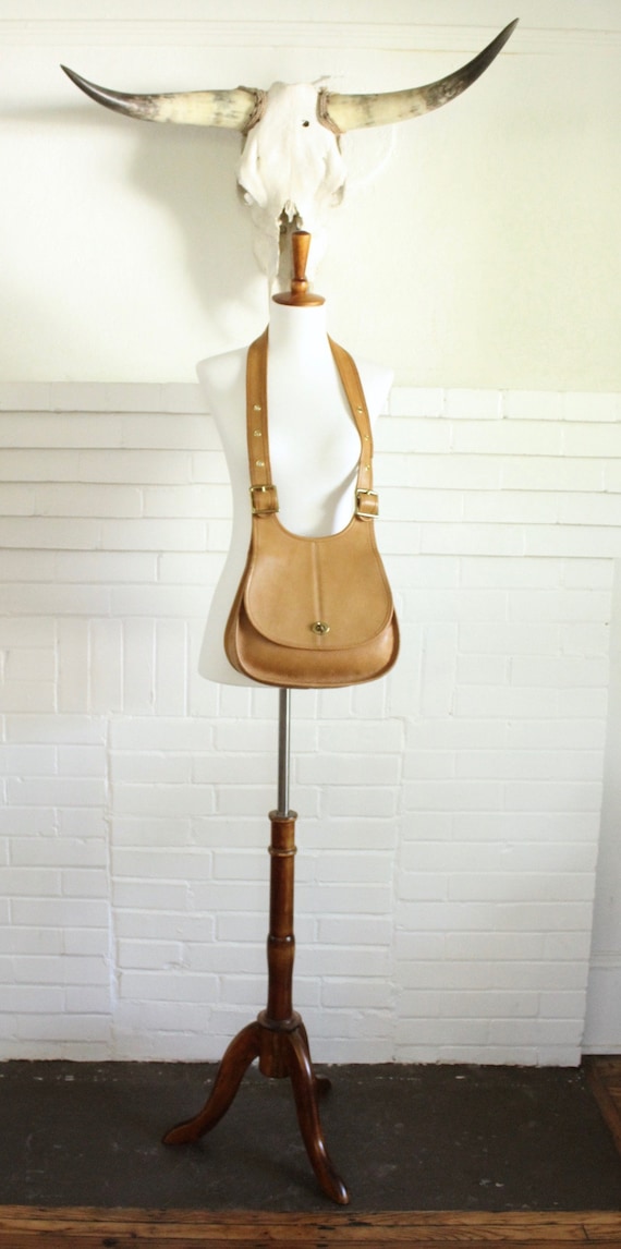 Vintage Coach Crescent Bag // Hippie Saddle Bag NYC Cashin Vintage Coach Crescent Bag // Hippie Saddle Bag NYC Cashin