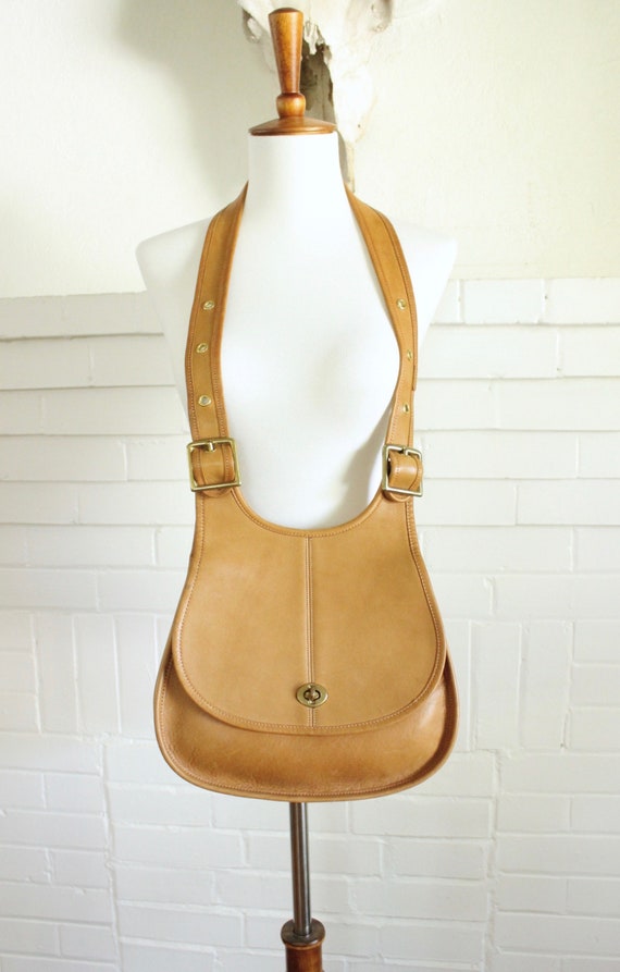Vintage Coach Crescent Bag // Hippie Saddle Bag NYC Cashin Vintage Coach Crescent Bag // Hippie Saddle Bag NYC Cashin