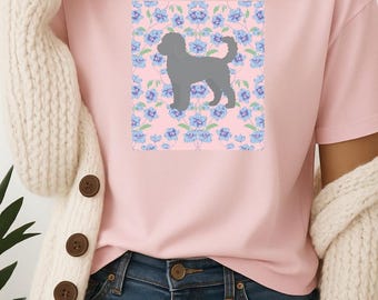 Maglietta in tela con scritta "Coquette Floral Labradoodle Dog Mom Bella", maglietta grafica in stile vintage per le donne che amano i loro cani scarabocchiati
