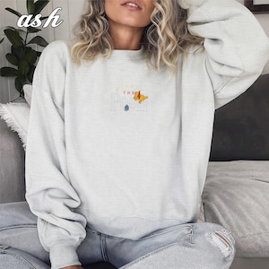 Embroidered Disney Winnie The Pooh Sweatshirt, Pooh Balloons Sweatshirt, Cute Pooh Sweatshirt, Disneyworld Sweatshirt, Winnie Sweatshirt