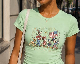 Koszulka dla niemowląt Disney Mickey Minnie Friends, Patriotyczna koszulka Disney Vacation, Dopasowana koszulka z grafiką Mickey and Friends USA, Koszulka Disney Fajerwerki