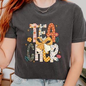 Camiseta de otoño para maestros, Halloween, Acción de Gracias - Camiseta con estampado de lazo floral otoñal - Camiseta de otoño con colores cómodos para maestros CR47