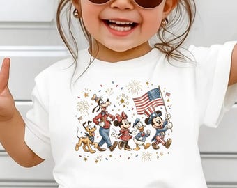 Koszulka Disney Mickey Minnie Friends, Patriotyczna koszulka z motywem rodzinnej wycieczki Disney, Myszka Miki i Przyjaciele USA, Koszulka z Myszką Minnie i fajerwerkami na wakacjach