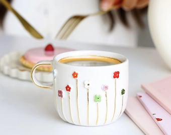 Tazza da caffè in ceramica floreale fatta a mano con dettagli in oro 24k - Confezione regalo