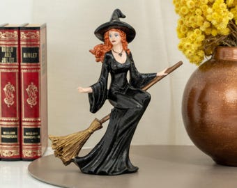Figurine de sorcière douce faite main : décoration d'étagère d'Halloween, ornement fantaisiste