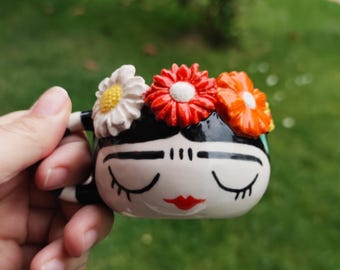 Tazza da caffè in ceramica ispirata a Frida Kahlo – Arte floreale, tazza boho fatta a mano
