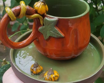 Handgemaakte keramische pompoenmokkenset: herfstkoffiekop met schotel