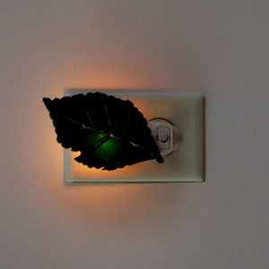 Green Elm Leaf Stained Glass Night Light image 3