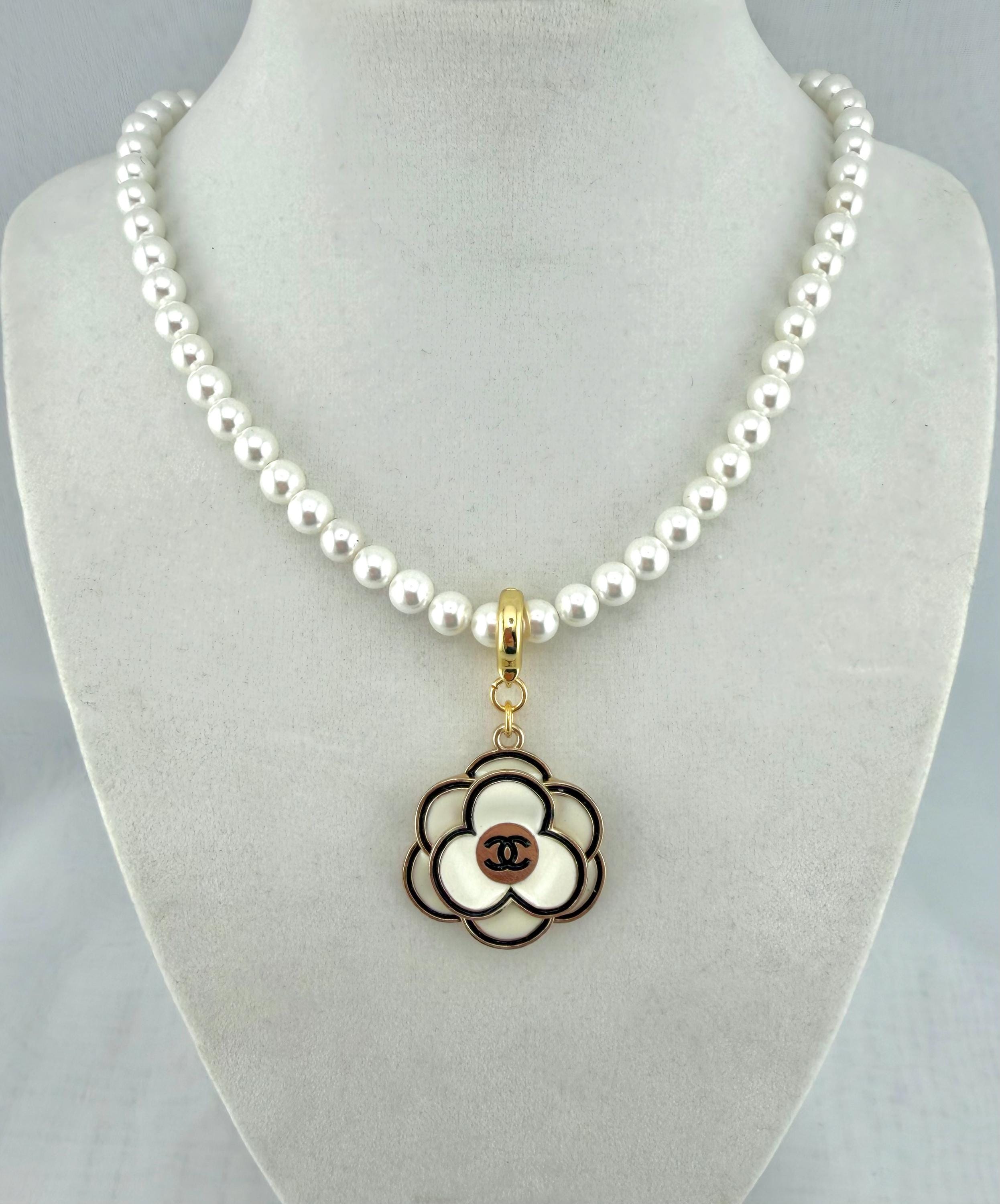 CHANEL Zipper Pull With Cultured Pearls Necklace Turned this beautiful Chanel holiday zipper pull into a  main image 3