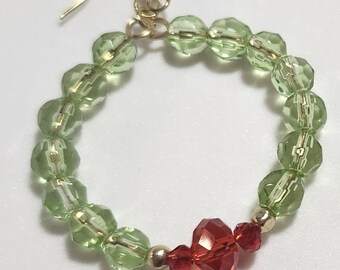 Grüne und rote Kristallglas-Ohrringe mit goldfarbenen Akzenten in Form eines Weihnachtskranzes