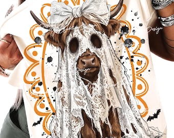 Höglandskon-spöke PNG, läskig höglandskon-Halloween-design, kokett spökkon-tröja-design, bondgårds-Halloween PNG, trendig höstdesign