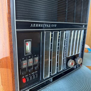 Vintage radio LENINGRAD 002 1960 USSR, RARE in very good condition, working perfectly