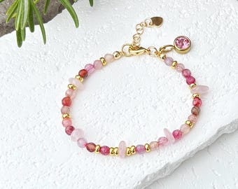 Pulsera hecha a mano con ágata rosa, cuarzo rosa y cuentas bañadas en oro de 18 kt con dije de cristal rosa - Ajustable