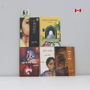 Peut inclure: Une collection de cinq livres aux couvertures colorées, avec des images de visages, des illustrations et du texte en langue étrangère. Les livres sont empilés sur une surface blanche, avec un drapeau canadien en arrière-plan.