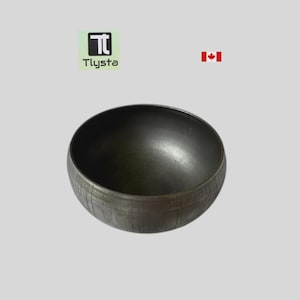 May include: A dark gray metal bowl with a rounded shape. The bowl has a textured surface and a smooth interior. The logo "Tlysta" is visible in the upper left corner, and the Canadian flag is in the upper right corner.