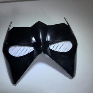 Robin inspired domino mask