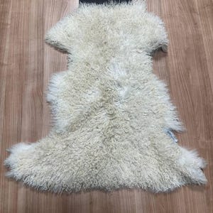 Genuine Animal Hide, Real Sheepskin, Soft Sheepskin, Odorless Sheepskin, Genuine Merino Sheepskin Rug , Natural Wool Pelt