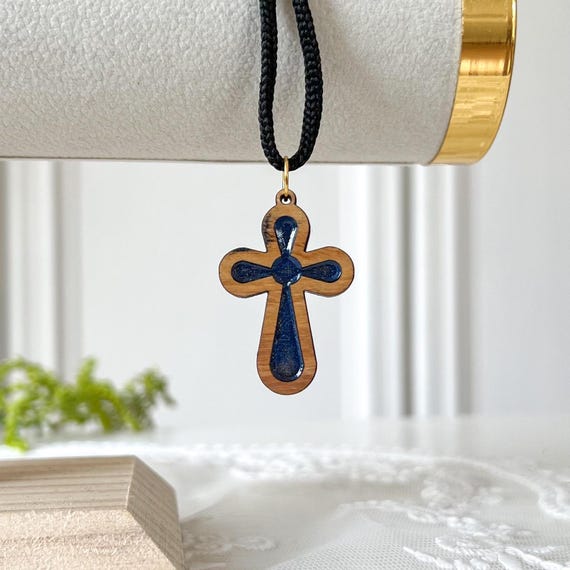 青いインレイと黒いリボンが付いた木製の十字架のネックレス - Etsy 日本