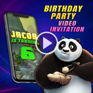 Könnte beinhalten: Eine digitale Geburtstagsparty-Videoeinladung mit einem Panda, der Knödel und Essstäbchen hält. Auf dem Telefonbildschirm steht "Jacob wird 5". Die Worte "Geburtstagsparty Video Einladung" sind in Gelb und Rosa.